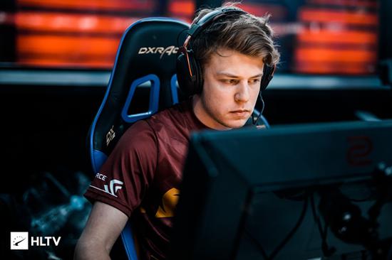 Kanavi ：感觉开心吧，因为抢到了龙